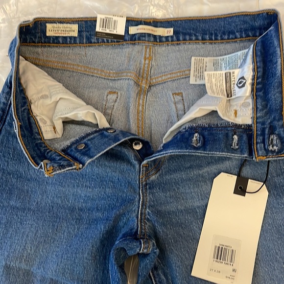 Brand New Levi’s wedgie straight jeans 27x28 - Picture 3 of 7